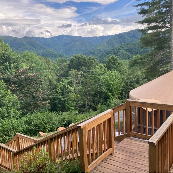 Meet your Posher, Chelsea Leigh - Picture 11 of 16